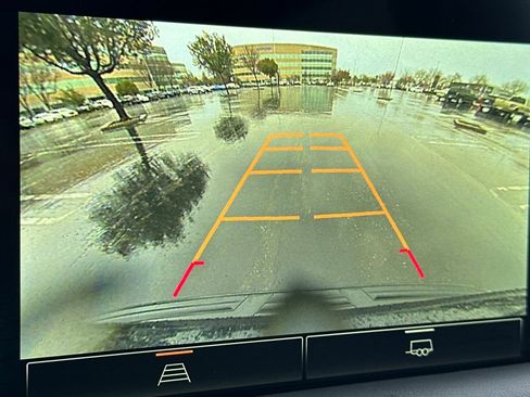 Used 2024 GMC Yukon XL SLT image 26