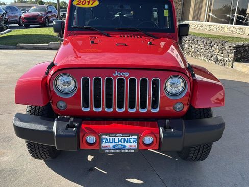 Used 2017 Jeep Wrangler Unlimited Sahara image 2