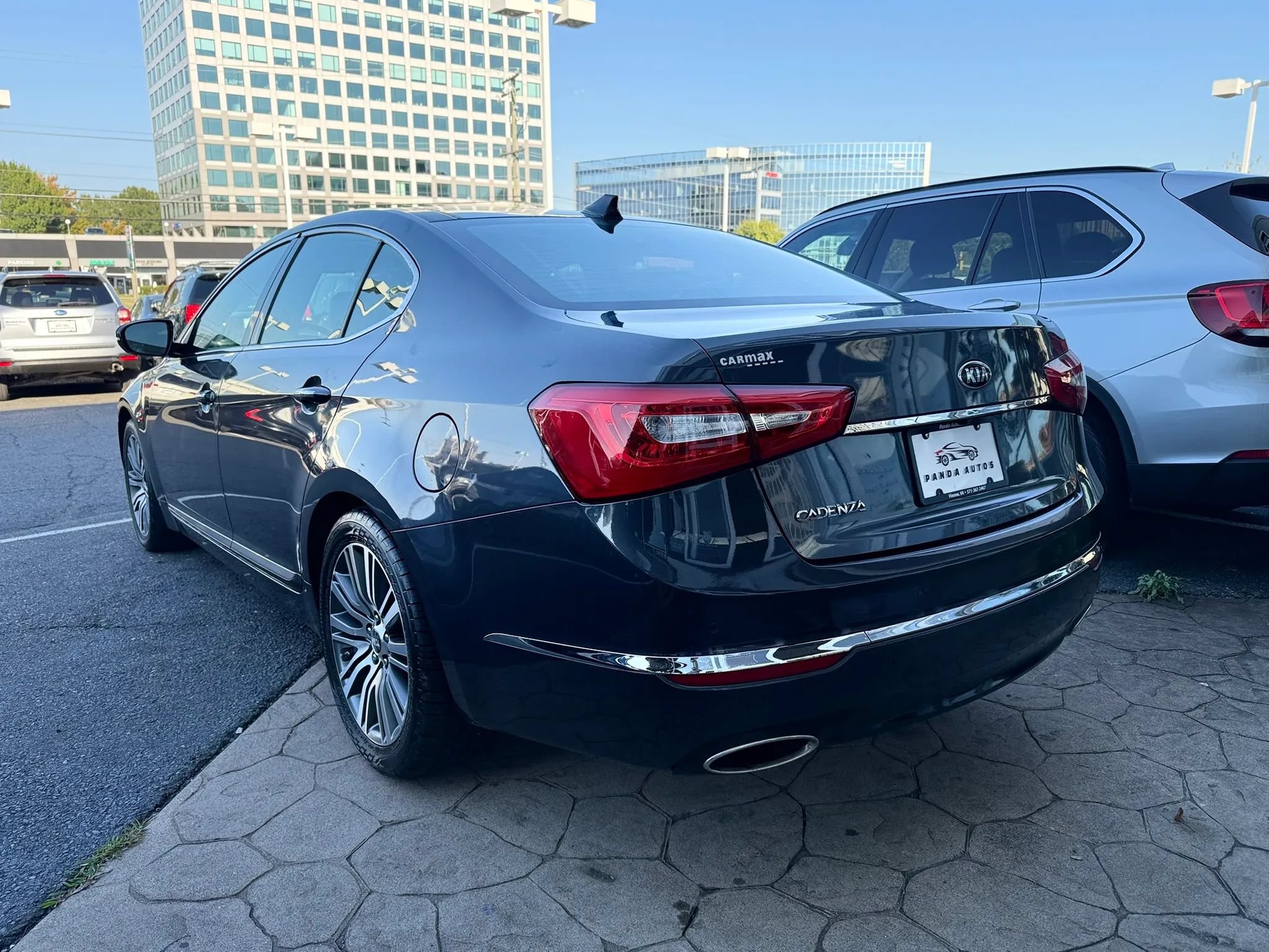 Used 2015 Kia Cadenza Premium w/ Luxury Package FWD image 5