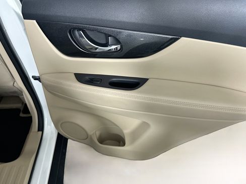 Used 2015 Nissan Rogue SL image 30