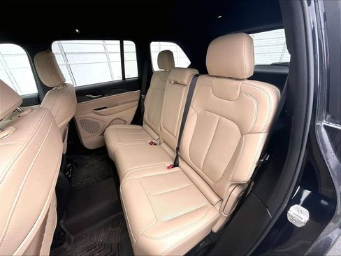 Used 2024 Jeep Grand Cherokee Limited AWD/4WD image 15