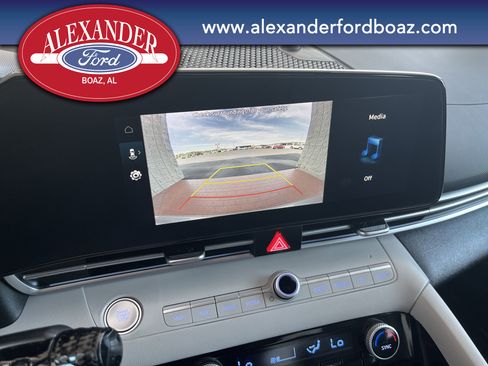 Used 2025 Hyundai Elantra Limited image 27