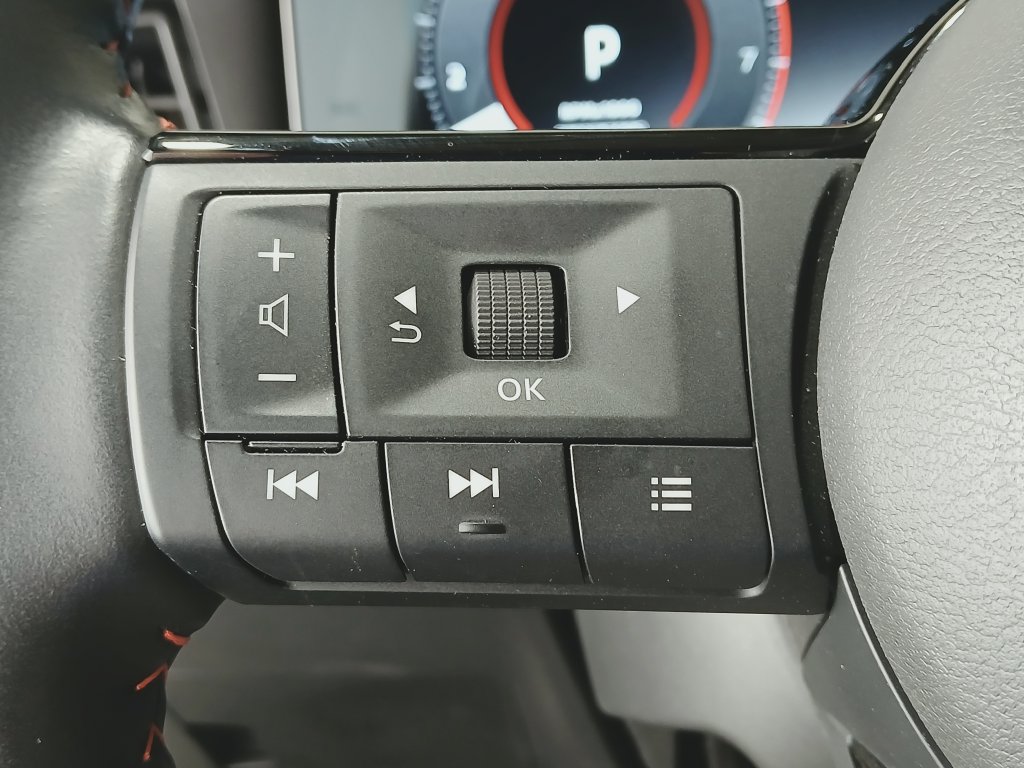 Certified 2025 Nissan Kicks SR AWD/4WD image 26