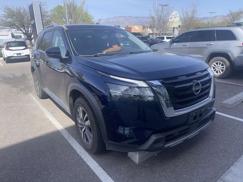 Used 2023 Nissan Pathfinder SL image 1