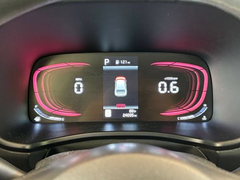 Used 2025 Kia Soul LX w/ LX Technology Package FWD image 38