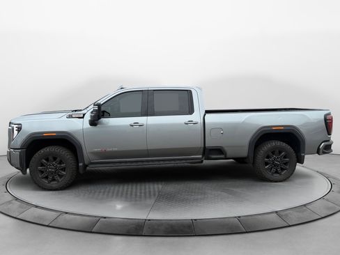 Used 2024 GMC Sierra 2500 AT4 w/ AT4 Premium Plus Package AWD/4WD image 3