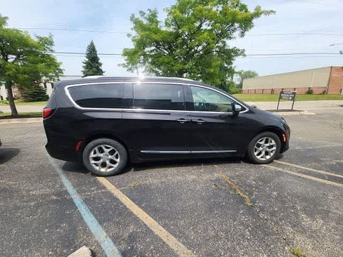 Certified 2019 Chrysler Pacifica Limited w/ Advanced Safetytec Group FWD image 9