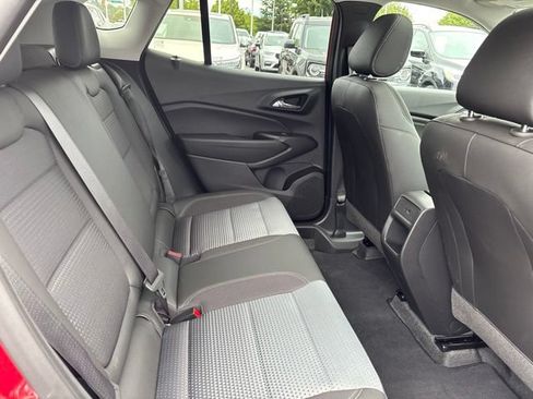 Used 2025 Chevrolet Trax LT w/ Sunroof Package FWD image 30