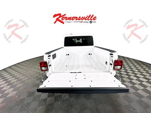 New 2025 Jeep Gladiator Sport image 15