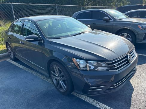 Used 2017 Volkswagen Passat 1.8T R-Line FWD image 2