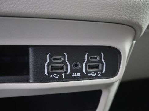 Used 2024 Chrysler Pacifica Touring-L image 47