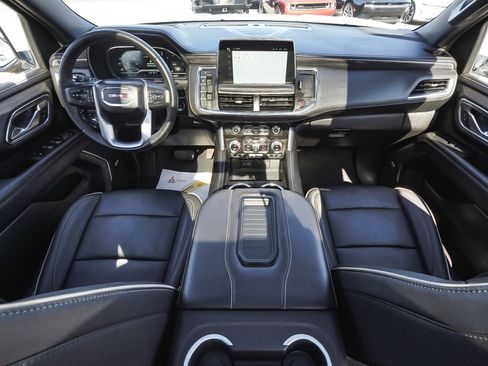 Used 2024 GMC Yukon SLT w/ SLT Luxury Package AWD/4WD image 36