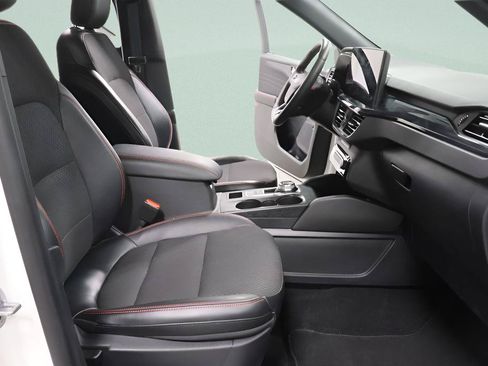 Used 2024 Ford Escape ST-Line w/ Tech Pack #1 AWD/4WD image 29