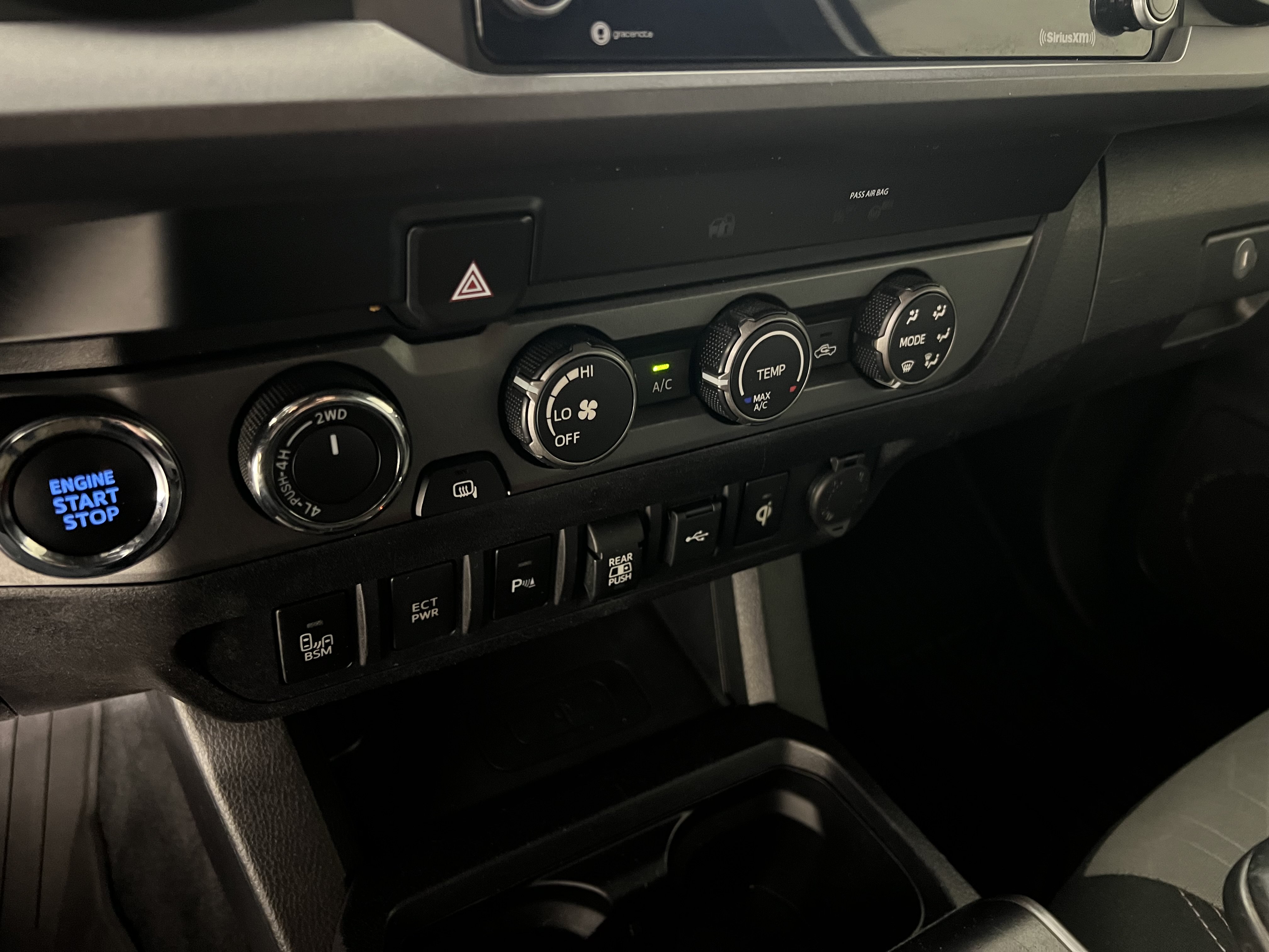 Used 2020 Toyota Tacoma TRD Off-Road w/ Technology Package AWD/4WD image 29
