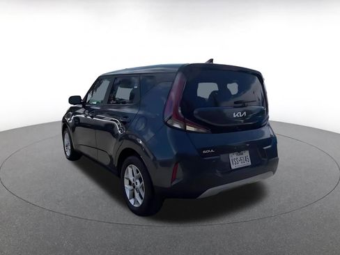 Used 2025 Kia Soul LX w/ LX Technology Package FWD image 11