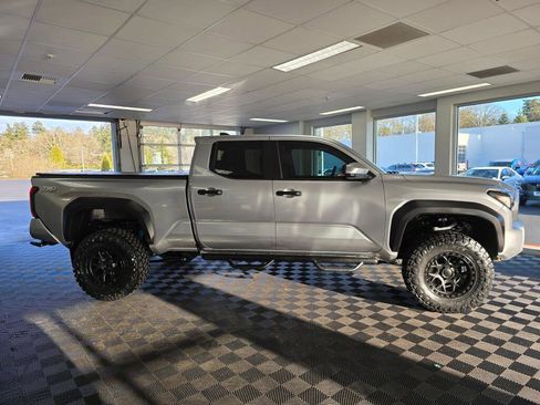 Used 2024 Toyota Tacoma TRD Off-Road image 2