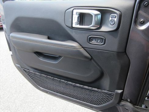 Used 2025 Jeep Wrangler Unlimited Sahara w/ Safety Group AWD/4WD image 20