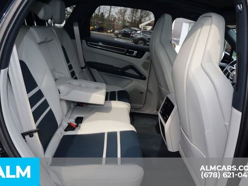 Used 2023 Porsche Cayenne S Platinum w/ Assistance Package image 25