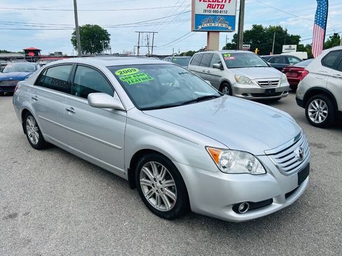 Used 2009 Toyota Avalon Limited FWD image 3