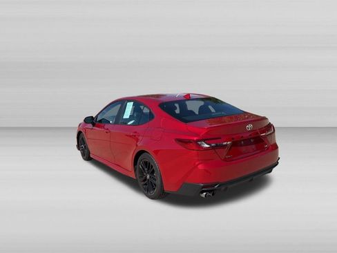 Used 2025 Toyota Camry SE FWD image 7