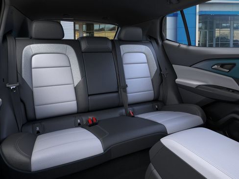 New 2026 Chevrolet Equinox EV LT image 18