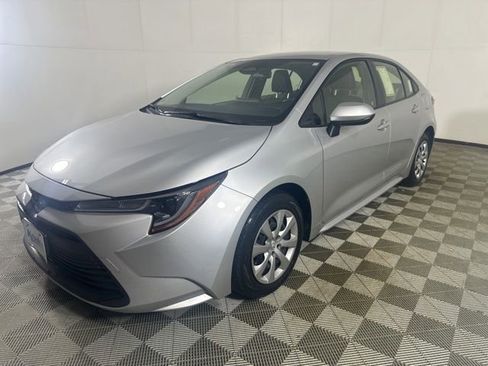 Used 2023 Toyota Corolla LE FWD image 3