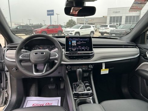 Used 2026 Jeep Compass Limited image 35