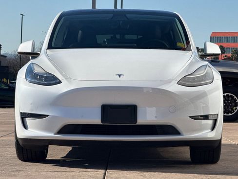 Used 2021 Tesla Model Y Long Range image 10