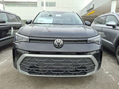 New 2026 Volkswagen Taos SE FWD image 2