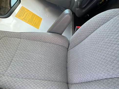 Used 2019 Chevrolet Express 2500 RWD image 17