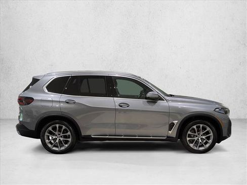 Used 2024 BMW X5 xDrive40i w/ Premium Package AWD/4WD image 4