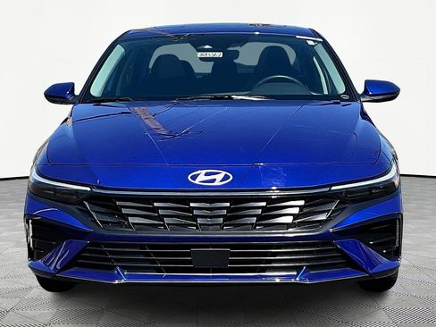 Used 2025 Hyundai Elantra SEL image 2