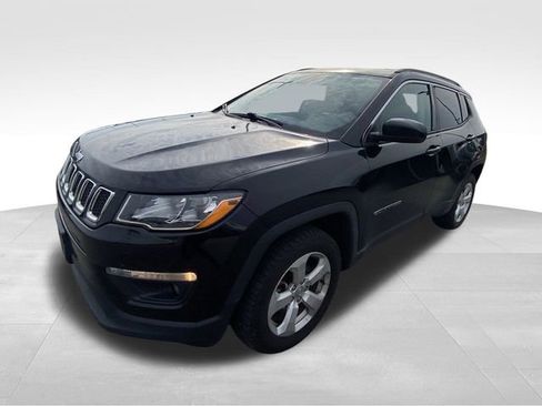Used 2018 Jeep Compass Latitude w/ Popular Equipment Group AWD/4WD image 2