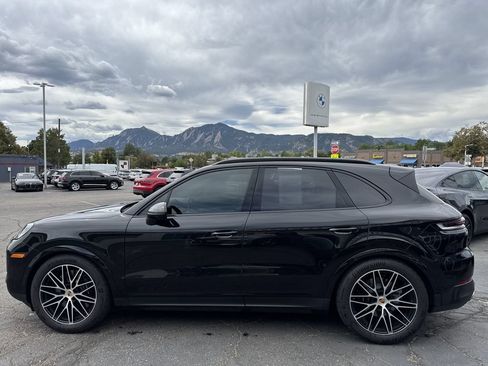 Used 2025 Porsche Cayenne S AWD/4WD image 4