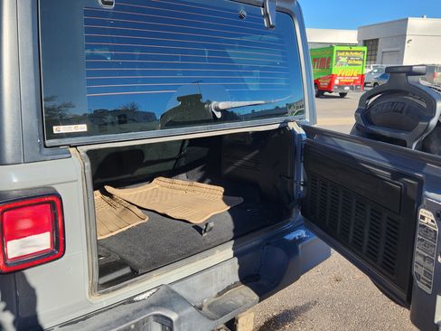 Used 2018 Jeep Wrangler Unlimited Sport image 17