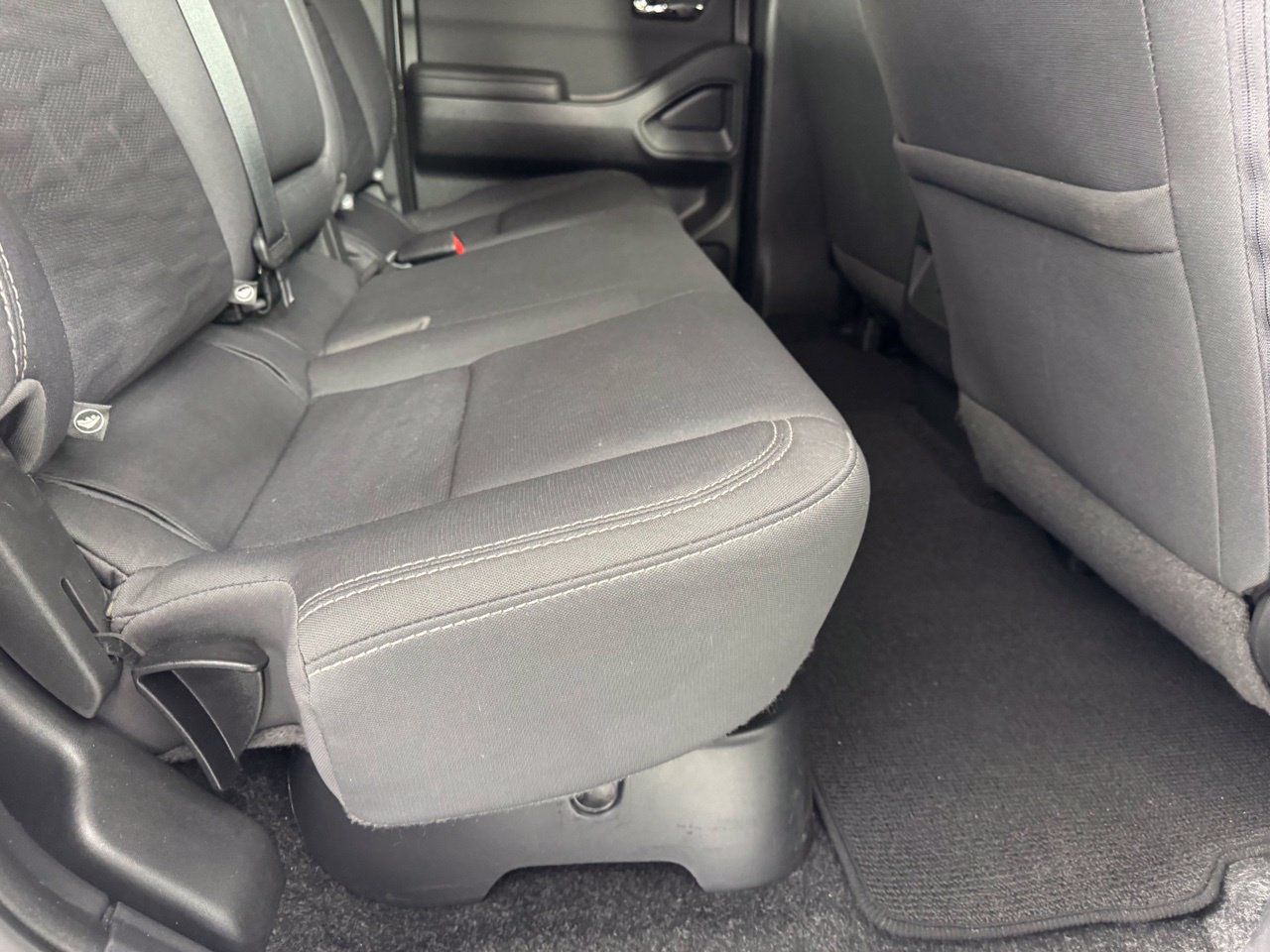 Used 2024 Nissan Frontier SV RWD image 31