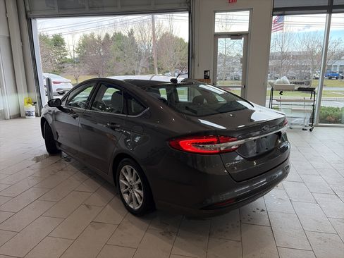 Used 2017 Ford Fusion SE image 6