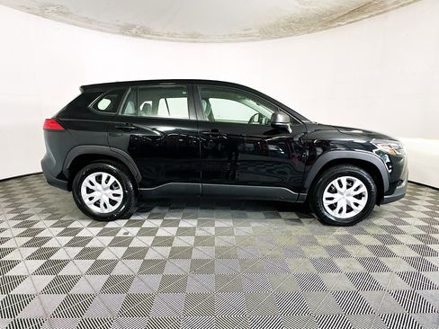 Used 2023 Toyota Corolla Cross L FWD image 2