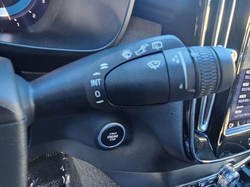 Used 2023 Volvo XC40 B4 Ultimate image 39