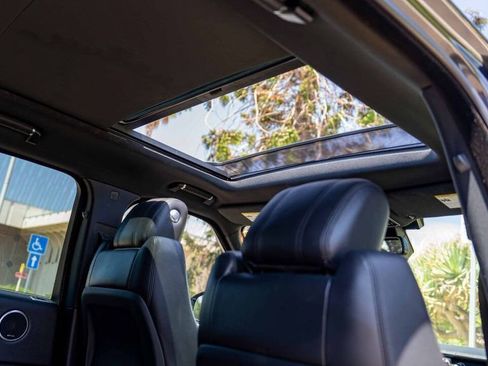 Used 2014 Land Rover Range Rover HSE image 15