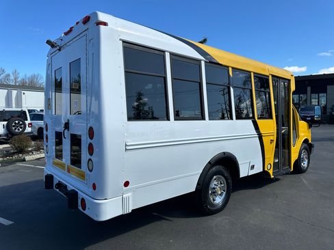 Used 2014 Chevrolet Express 3500 image 4
