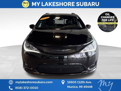 Used 2020 Chrysler Pacifica Limited w/ S Appearance Package image 2