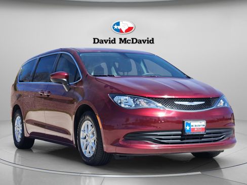 Used 2017 Chrysler Pacifica Touring image 7