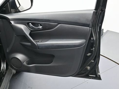 Used 2018 Nissan Rogue S image 29