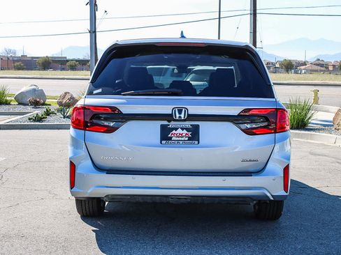 New 2026 Honda Odyssey Touring image 5