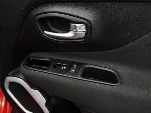 Used 2021 Jeep Renegade Latitude AWD/4WD image 16