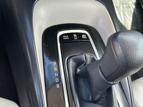 Used 2021 Toyota Corolla LE FWD image 25