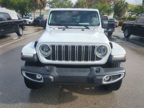 Used 2025 Jeep Wrangler Unlimited Sahara image 4