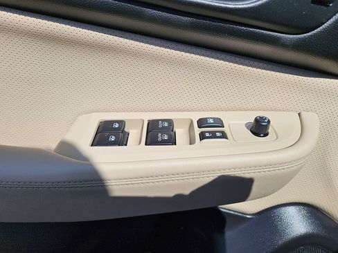 Used 2017 Subaru Outback 2.5i Limited AWD/4WD image 21