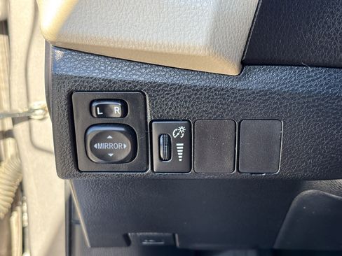 Used 2014 Toyota Corolla L image 29